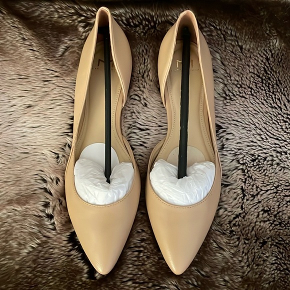 NWOB Marc Fisher Sunny Flat size 7 - Picture 2 of 9